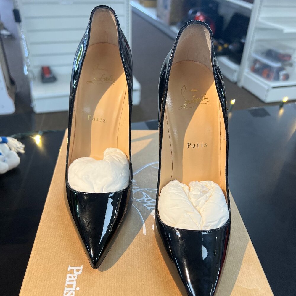 Christian Louboutin high hells size 39 in box with dust bags and receipt